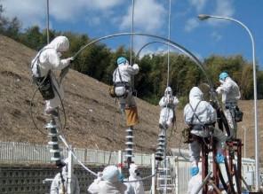 Interventions sur les lignes électriques à Fukushima-Daiichi , le 18 mars 2011.